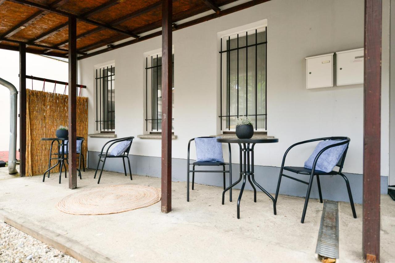 Fuerst-Pueckler-Apartment_Bis 6 Personen_Waschmaschine_Kueche_2X Parkplaetze_Terrasse_Netflix Cottbus Exterior foto